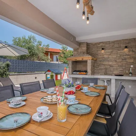 With Pool, Luxuriously Furnished, Quiet Area - By Traveler Tourist Agency Krk Id2389 Zgaljic