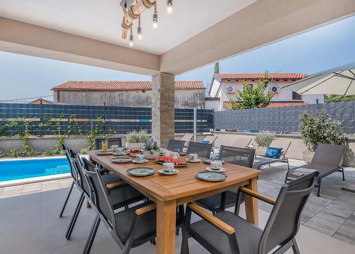 With Pool, Luxuriously Furnished, Quiet Area - By Traveler Tourist Agency Krk Id2389 Villa *