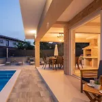 וילה With Pool, Luxuriously Furnished, Quiet Area - By Traveler Tourist Agency Krk Id2389 *