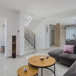 וילה With Pool, Luxuriously Furnished, Quiet Area - By Traveler Tourist Agency Krk Id2389