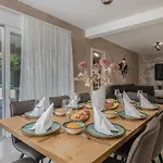 With Pool, Luxuriously Furnished, Quiet Area - By Traveler Tourist Agency Krk Id2389 וילה Zgaljic