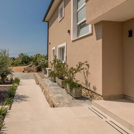 With Pool, Luxuriously Furnished, Quiet Area - By Traveler Tourist Agency Krk Id2389 וילה Zgaljic