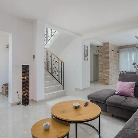 Vila With Pool, Luxuriously Furnished, Quiet Area - By Traveler Tourist Agency Krk Id2389