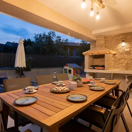 With Pool, Luxuriously Furnished, Quiet Area - By Traveler Tourist Agency Krk Id2389 * Zgaljic