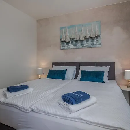 With Pool, Luxuriously Furnished, Quiet Area - By Traveler Tourist Agency Krk Id2389 Vila Zgaljic