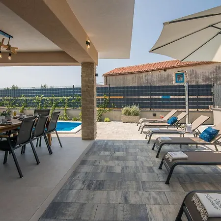 With Pool, Luxuriously Furnished, Quiet Area - By Traveler Tourist Agency Krk Id2389 *