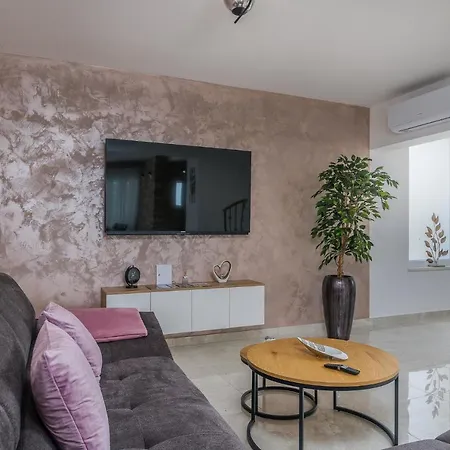 With Pool, Luxuriously Furnished, Quiet Area - By Traveler Tourist Agency Krk Id2389 * Zgaljic