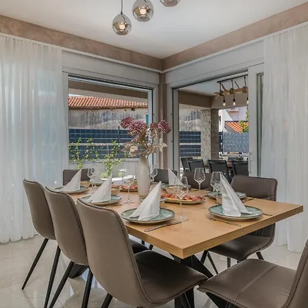 With Pool, Luxuriously Furnished, Quiet Area - By Traveler Tourist Agency Krk Id2389 Zgaljic