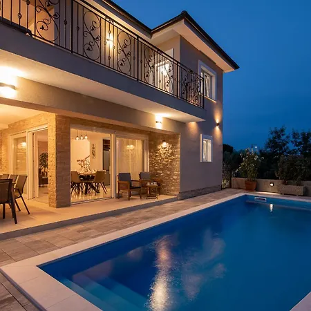 With Pool, Luxuriously Furnished, Quiet Area - By Traveler Tourist Agency Krk Id2389 *