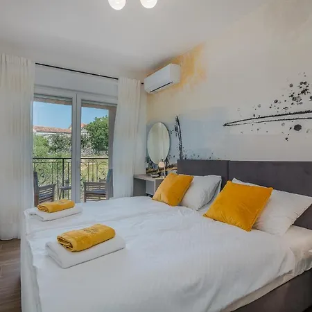 With Pool, Luxuriously Furnished, Quiet Area - By Traveler Tourist Agency Krk Id2389 *