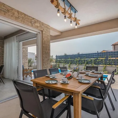 With Pool, Luxuriously Furnished, Quiet Area - By Traveler Tourist Agency Krk Id2389 וילה *
