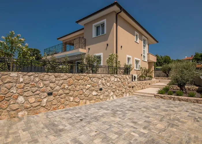 With Pool, Luxuriously Furnished, Quiet Area - By Traveler Tourist Agency Krk Id2389