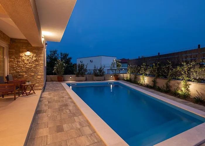 With Pool, Luxuriously Furnished, Quiet Area - By Traveler Tourist Agency Krk Id2389