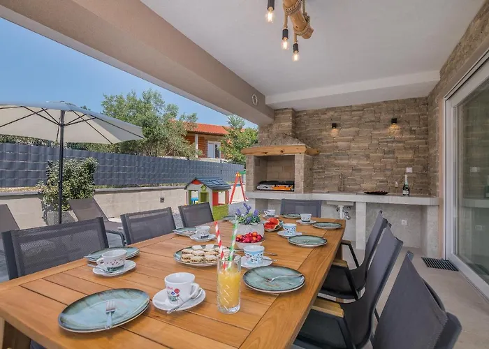 With Pool, Luxuriously Furnished, Quiet Area - By Traveler Tourist Agency Krk Id2389 Zgaljic