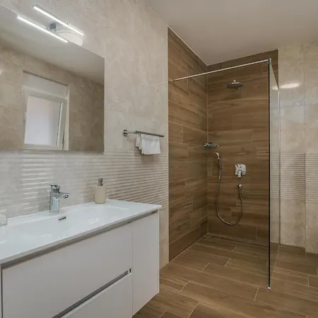 With Pool, Luxuriously Furnished, Quiet Area - By Traveler Tourist Agency Krk Id2389 * Zgaljic